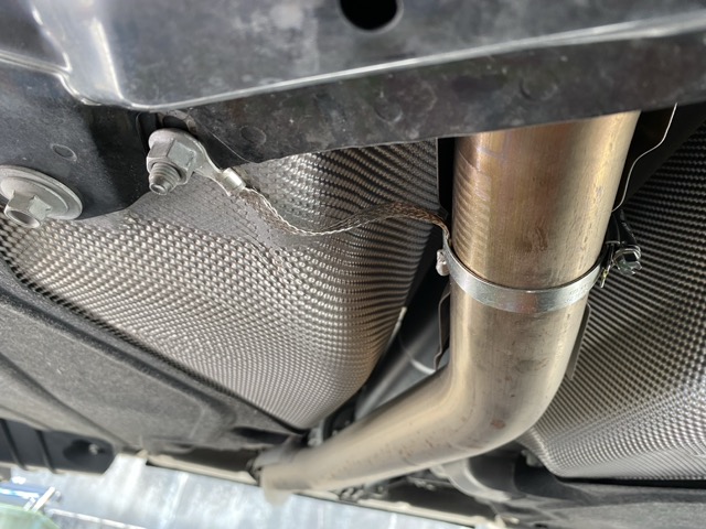 マフラーアース (muffler-grounding)車体側ボルトへの接続と導通ポイント
