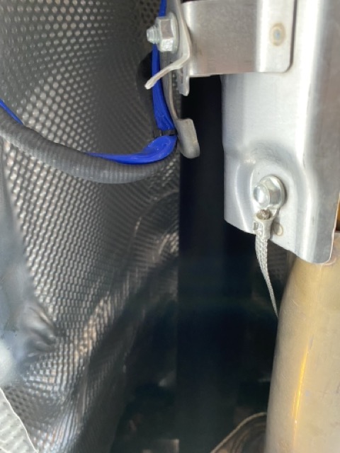 マフラーアース（muffler-grounding）施工 前方の取り付け例